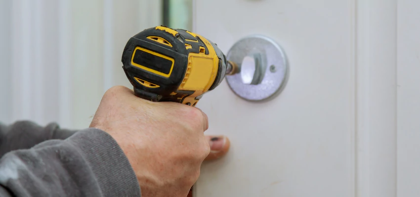 Street Locksmith For Smart Lock Repair in Claremont, CA